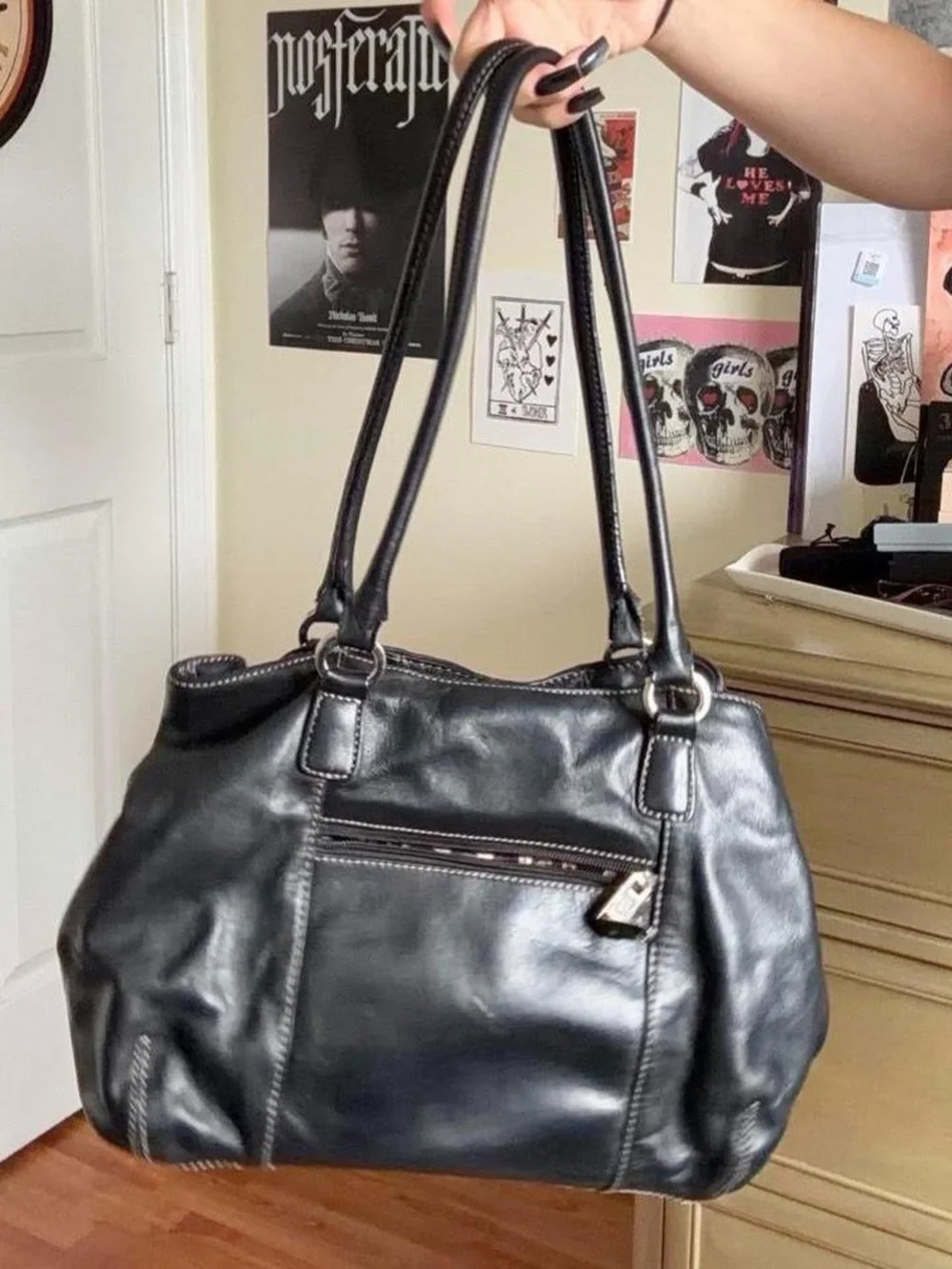 Black Women's Leather Shoulder Bag - Brand: Unknown
